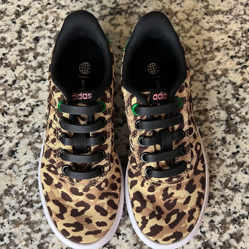 adidas Unisex-Child Vulcraid3r Skate Shoe leopard size 12